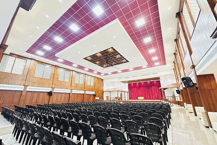 Ballroom/Hall 74 of 94