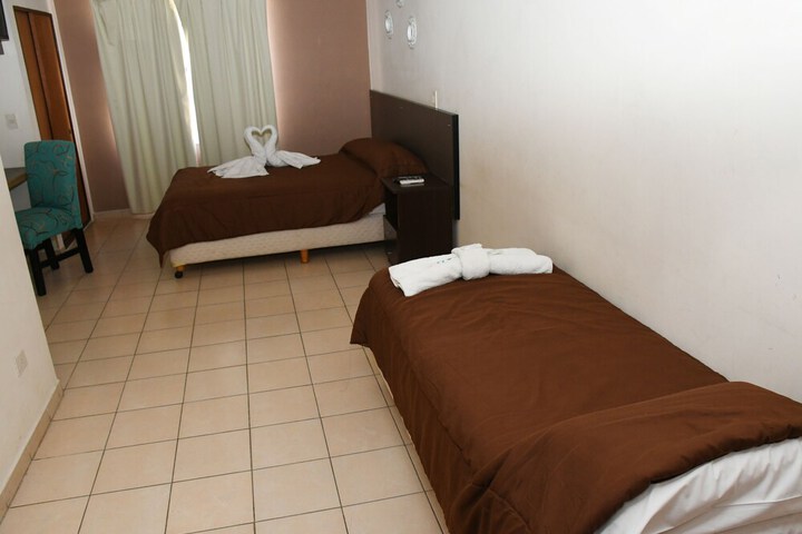 Room 8 of 76