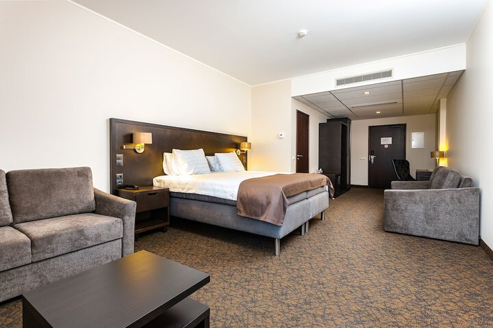 Room 18 of 37