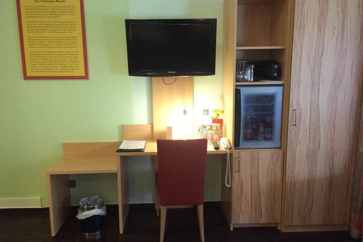 Room 33 of 61