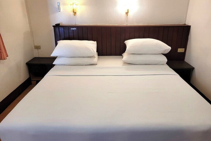 Room 18 of 196