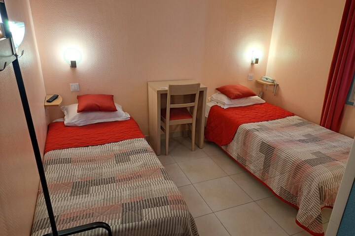Room 3 of 20