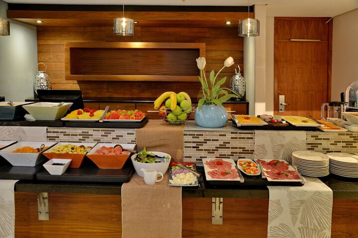 Breakfast/Coffee Service 12 of 25
