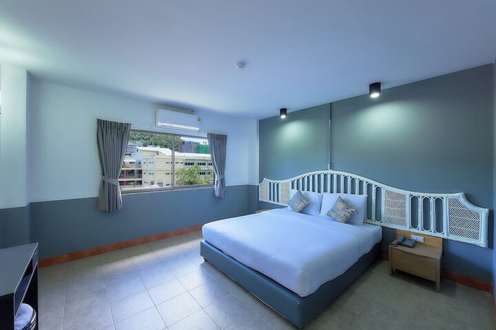 Room 12 of 36
