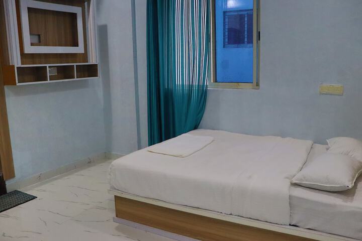 Room 3 of 16
