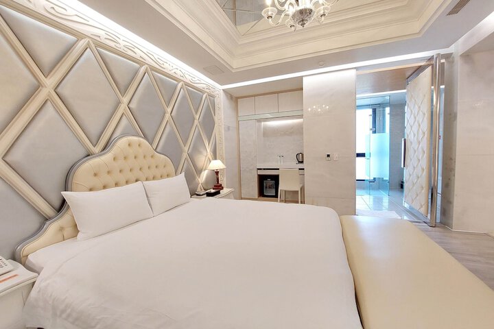 Room 3 of 69