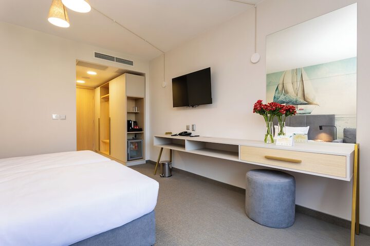 Room 25 of 54