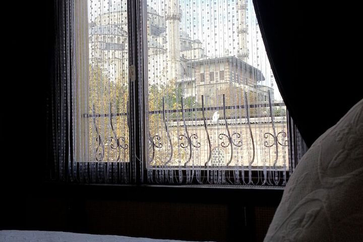 Room 10 of 28