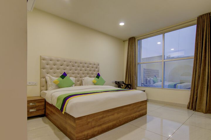 Room 12 of 38