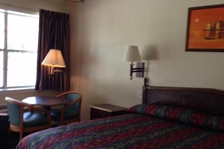 Room 12 of 37