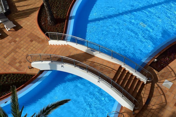 Pool 132 of 411