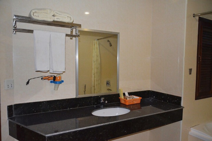 Room 33 of 65