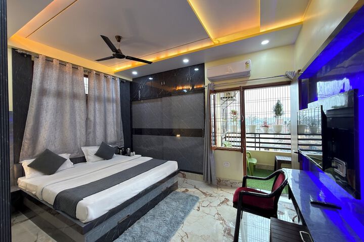 Room 32 of 48