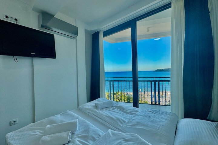 Room 10 of 83