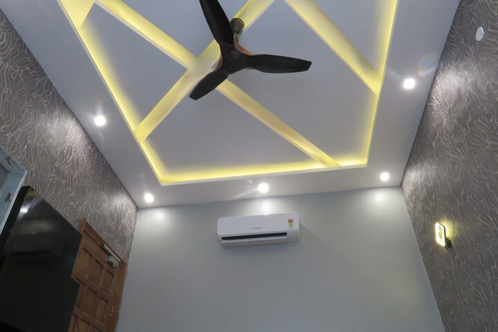 Room 2 of 9