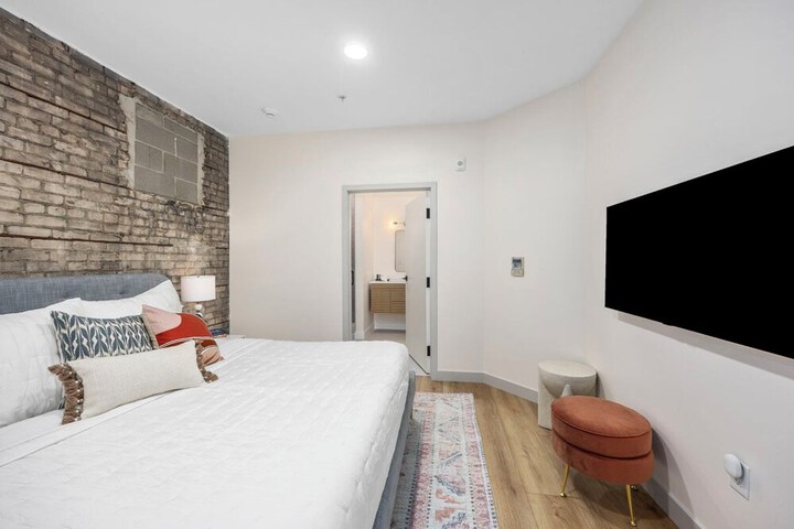 Room 12 of 22