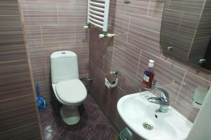 Room 2 of 32