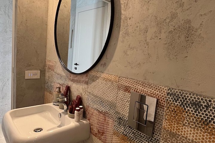 Room 83 of 123