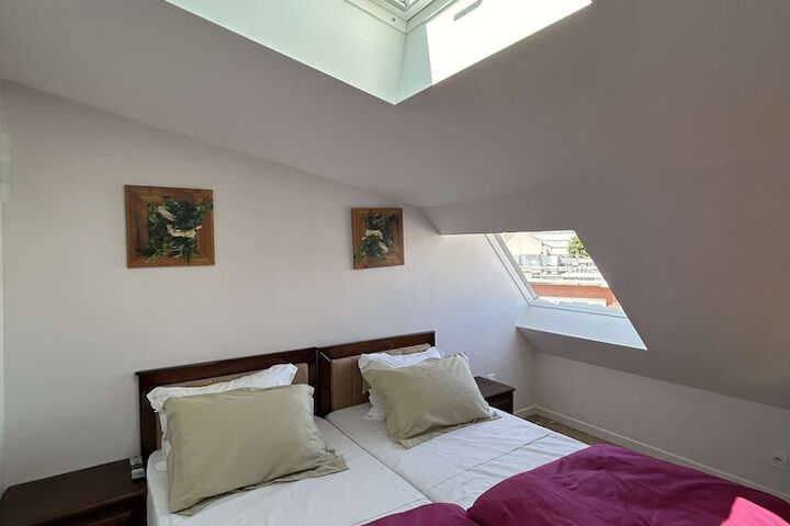 Room 5 of 9