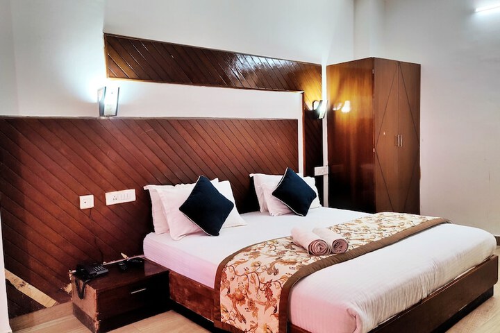 Room 5 of 33