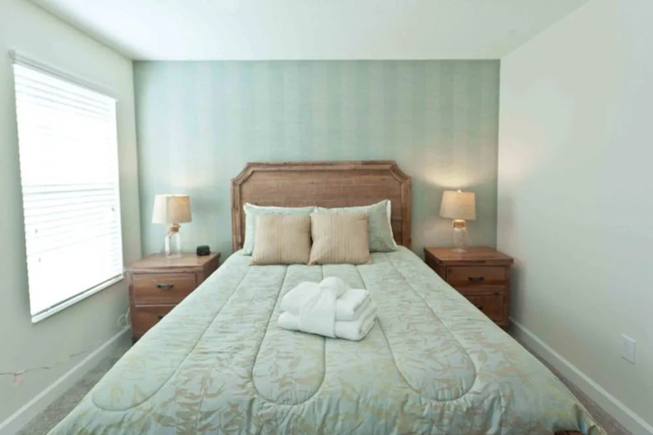 Room 6 of 24