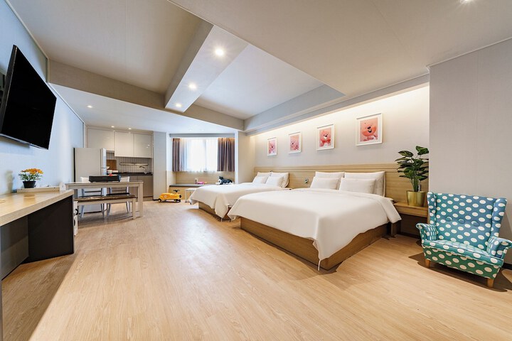 Room 16 of 41