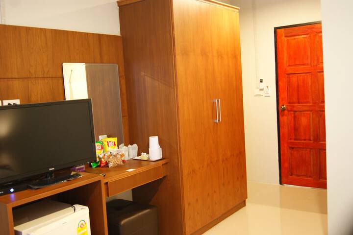 Room 13 of 33