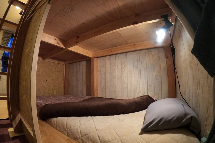 Room 5 of 10