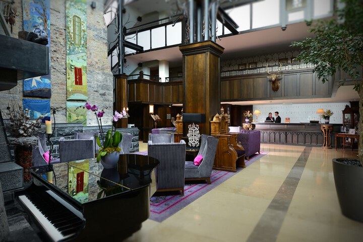 Hotel Lobby