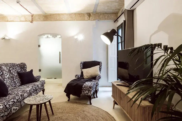 Room 4 of 18