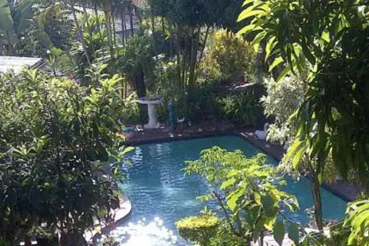 Pool 11 of 17