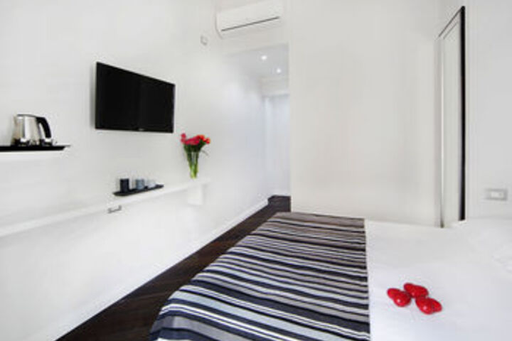 Hotel Suite Photo