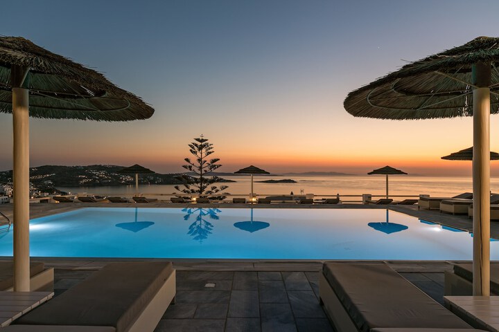 Pool Hotel