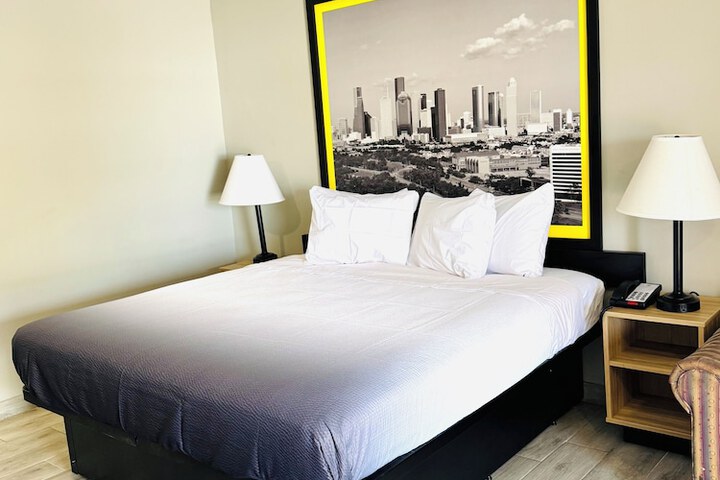 Room 3 of 12