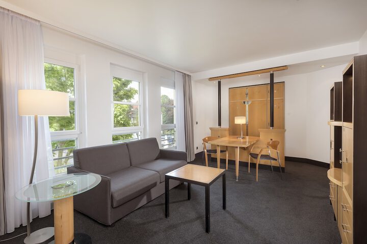 Room 9 of 102