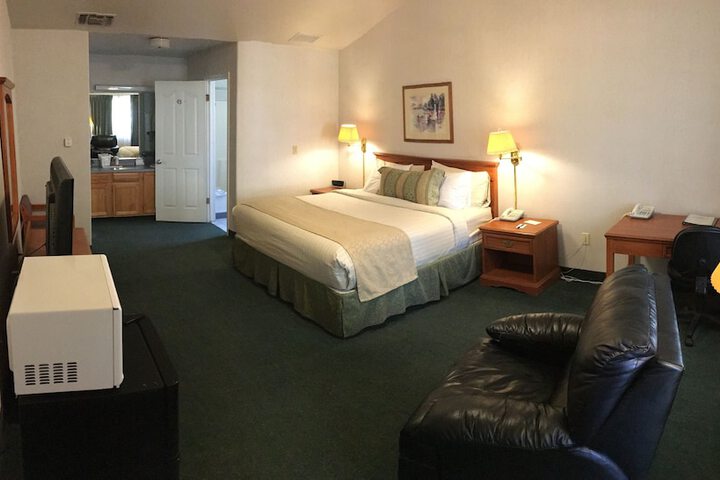 1 King Bed (2 of 14)