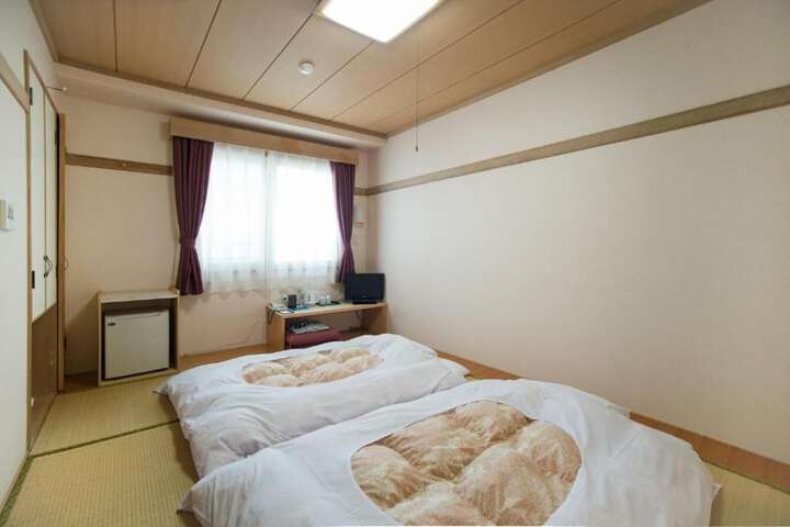 Room 10 of 32