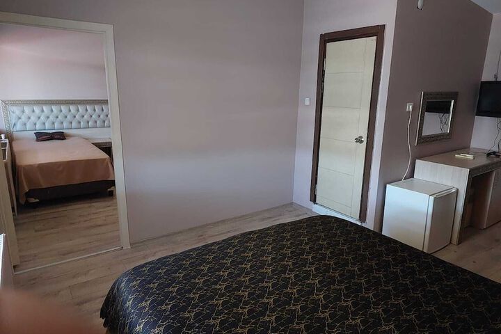 Room 16 of 28