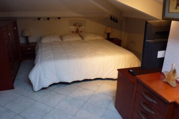 Room 28 of 37