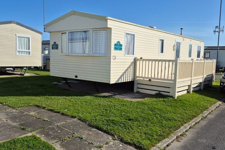 Robin Hood 3-bed Caravan, Sleeps 8, Pet Friendly in Rhyl