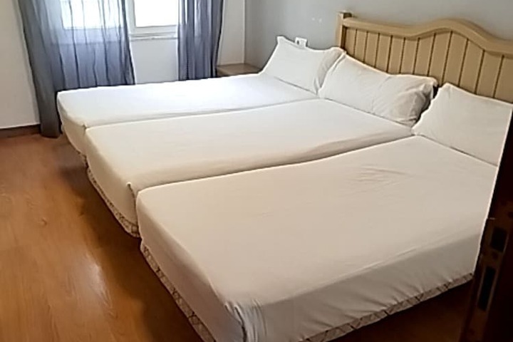 Room 17 of 38