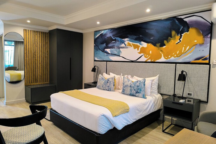Room 32 of 98