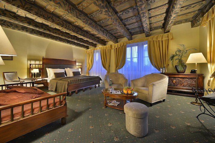 Room 6 of 113