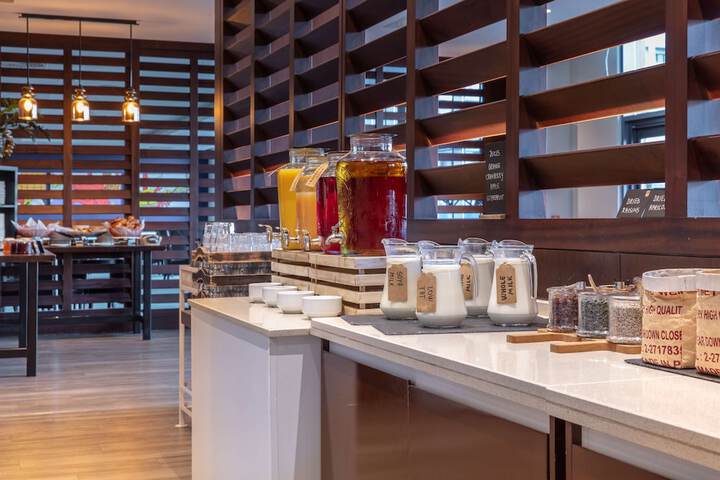 Breakfast/Coffee Service 85 of 118