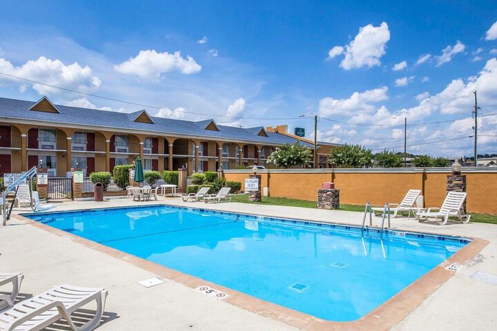 Pool Hotel