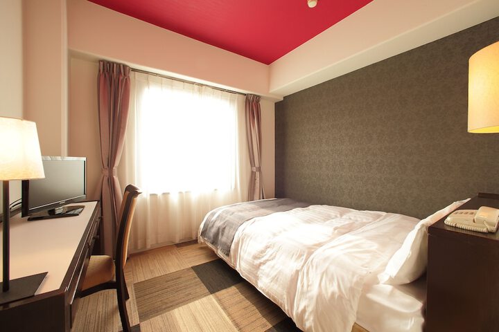 Room 5 of 15