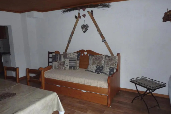 Room 2 of 7