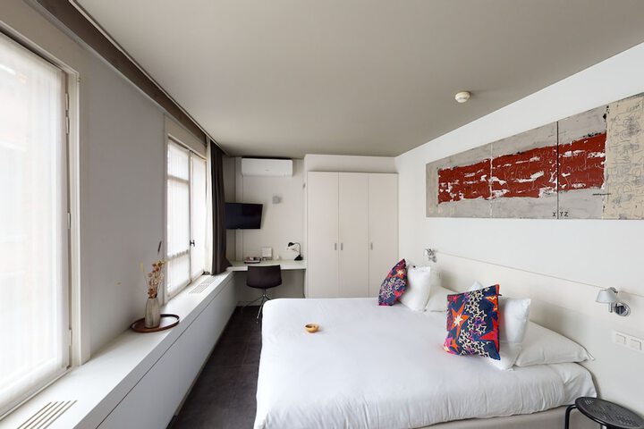 Room 30 of 61