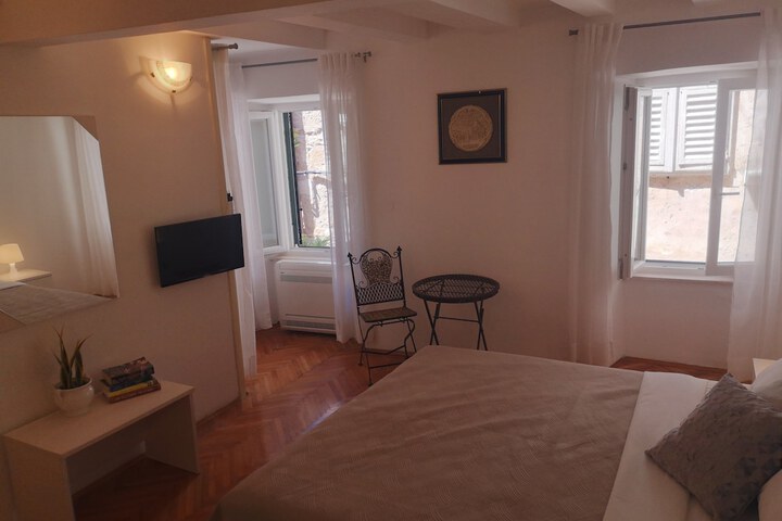 Room 4 of 24