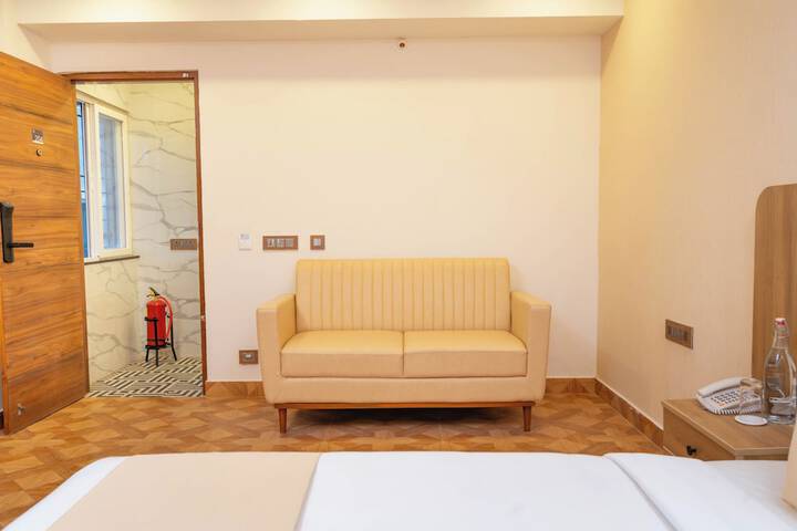 Room 13 of 33
